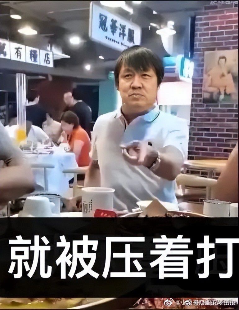 本片以六十年月的喷鼻港社会为布景，以吴孟达（王十多岁男妓）、张敏（飞女组年夜家姐）和刘玉翠（坏透的女学生）三父女为主干，连同杨丽菁、谢佩诗、吴绮莉、黄敏儿等构成的飞女群，反应那时一个十分严重的社会题目。反飞组陈晓莹、张坚庭与这群飞女周旋。故事由一个街坊福利会主办的舞会起头，在酒楼卖烟的飞女首级张敏在舞会上与客产生打架而被送进往差馆。与此同时，其妹刘玉翠和父吴孟达亦别离因高卖及非礼而被捕。三人在差馆赶上反飞组的陈晓莹及张坚庭，张坚庭对张敏一见钟情，陈晓莹亦是以与张敏产生摩擦…